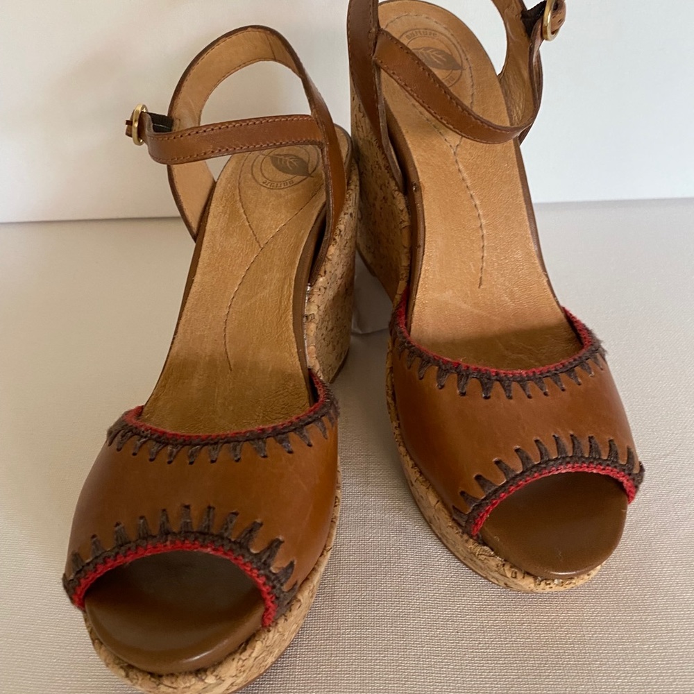 Nurture Neutral Wedges